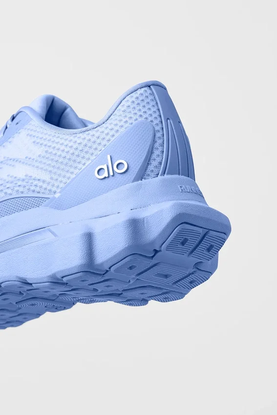 Alo Runner – Crystal Clear Blue