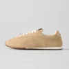 Alo Sunset Sneakersy + Jisoo – Caramel Cream
