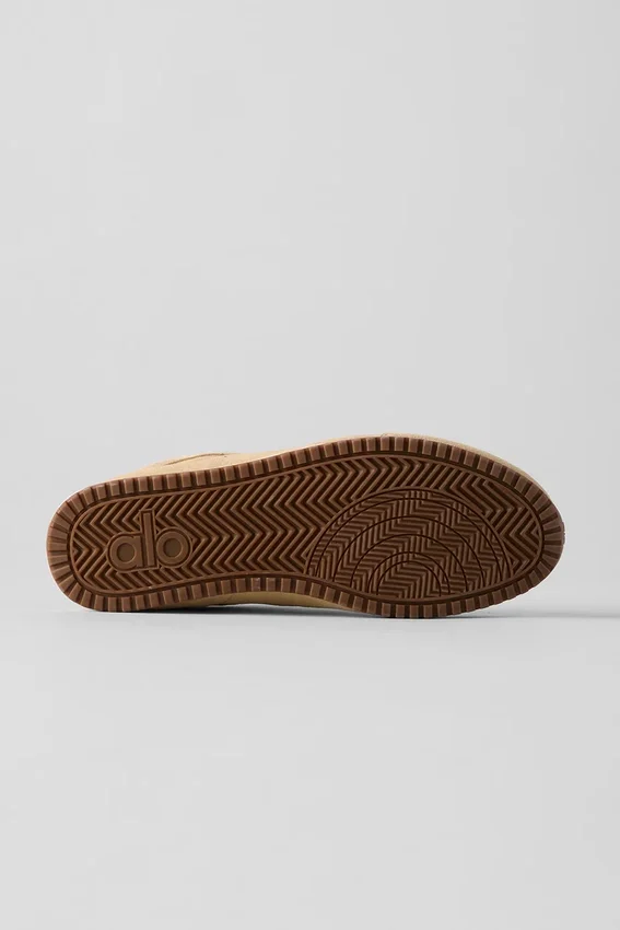 Alo Sunset Sneakersy + Jisoo – Caramel Cream