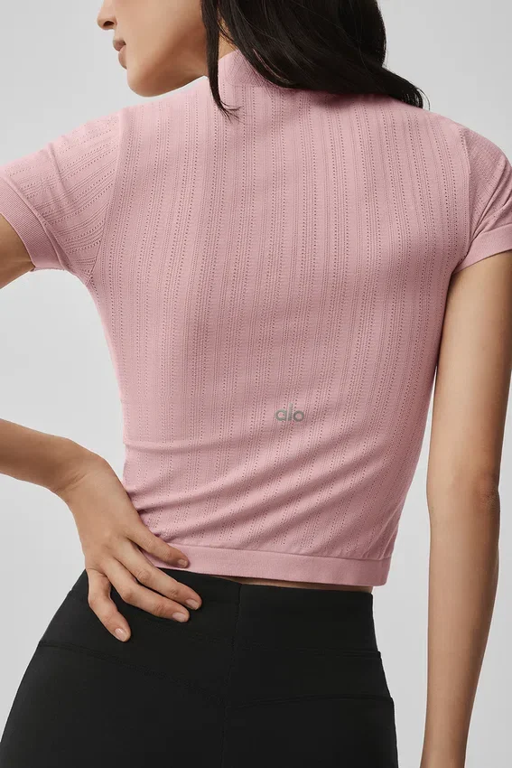 Bezszwowa bluzka w stylu szortów z krótkim rękawem i stójką z dzianiny typu pointelle – Vintage Pink