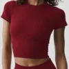 Bezszwowe szorty z modalu z prążkowanym wzorem i krótkim rękawem – kolor Summer Romance Red