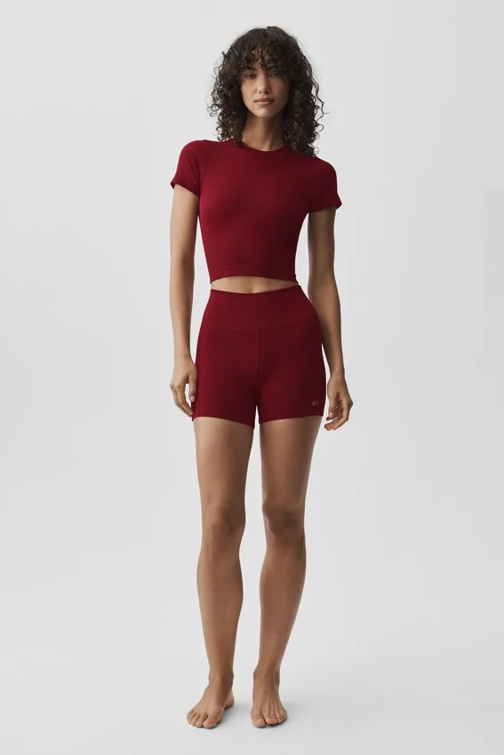 Bezszwowe szorty z modalu z prążkowanym wzorem i krótkim rękawem – kolor Summer Romance Red