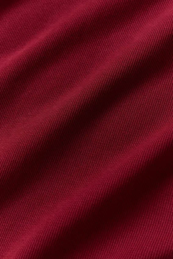 Bezszwowe szorty z modalu z prążkowanym wzorem i krótkim rękawem – kolor Summer Romance Red