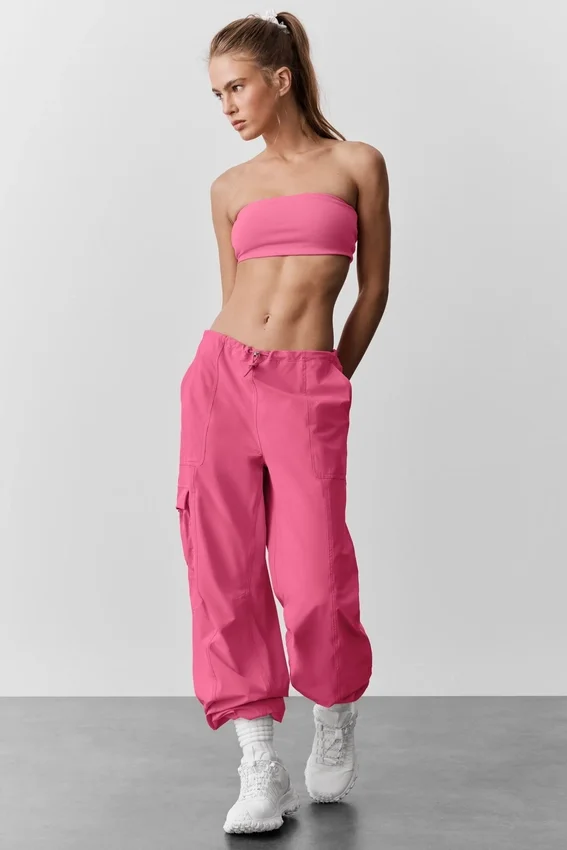 Spodnie cargo Megastar z niskim stanem – kolor Paradise Pink