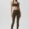 Biustonosz typu halter Alo Softsculpt Feel the Heat – kolor espresso
