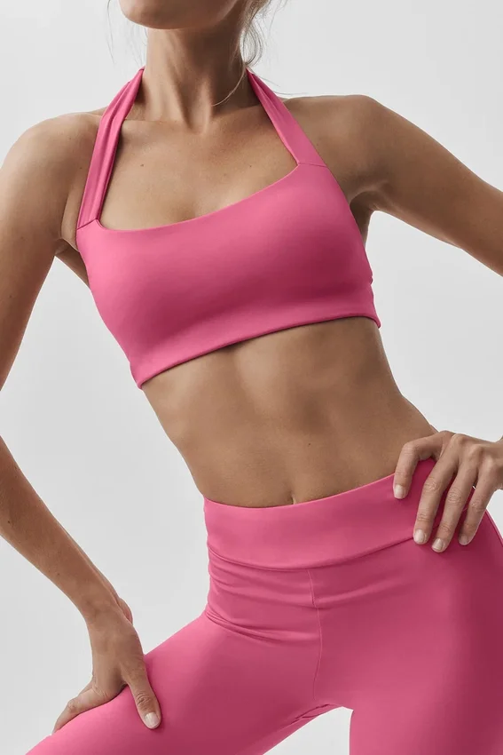 Biustonosz typu halter Alo Softsculpt Feel the Heat – kolor Paradise Pink