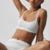 Biustonosz typu „sweater” Be Mine z dzianiny typu pointelle – półprzezroczysty biały