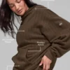 Bluza z kapturem w prążki – prążki w kolorze espresso