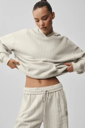Bluza z kapturem w prążki – w kolorze kości