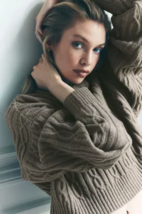 Bluza z kapturem Winter Bliss z dzianiny warkoczowej – jasny kolor kakao