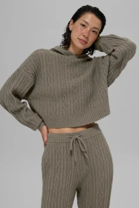 Bluza z kapturem Winter Bliss z dzianiny warkoczowej – jasny kolor kakao