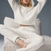 Bluza z kapturem „Winter Bliss” z dzianiny warkoczowej – kolor kości słoniowej