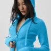 Bluza z kapturem z wełny i kaszmiru z prążkowanymi wstawkami i zamkiem na całej długości – Noble – Azure Blue