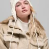 Czapka zimowa z nausznikami „Winter Bliss” z dzianiny warkoczowej – kolor kości słoniowej