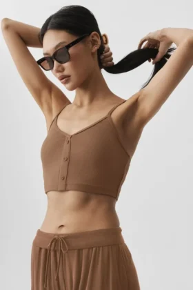 Delikatny top na ramiączkach z prążkowanej dzianiny – brązowy „Sun Kissed”