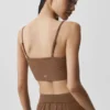 Delikatny top na ramiączkach z prążkowanej dzianiny – brązowy „Sun Kissed”