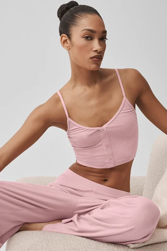 Delikatny top na ramiączkach z prążkowanej dzianiny – różowy w stylu vintage