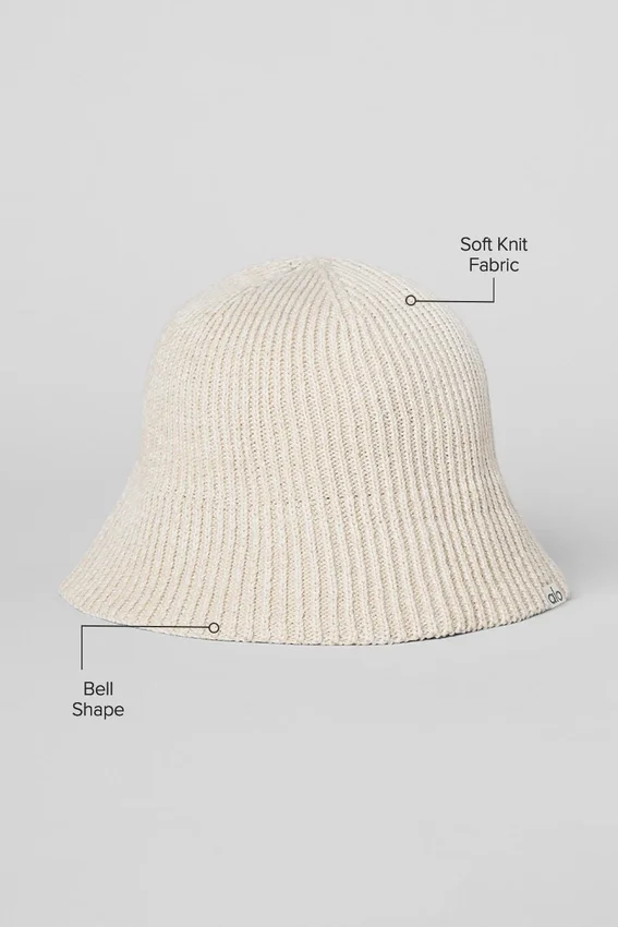 Dżinsowa czapka typu cloche z dzianiny – kość słoniowa/mleko owsiane