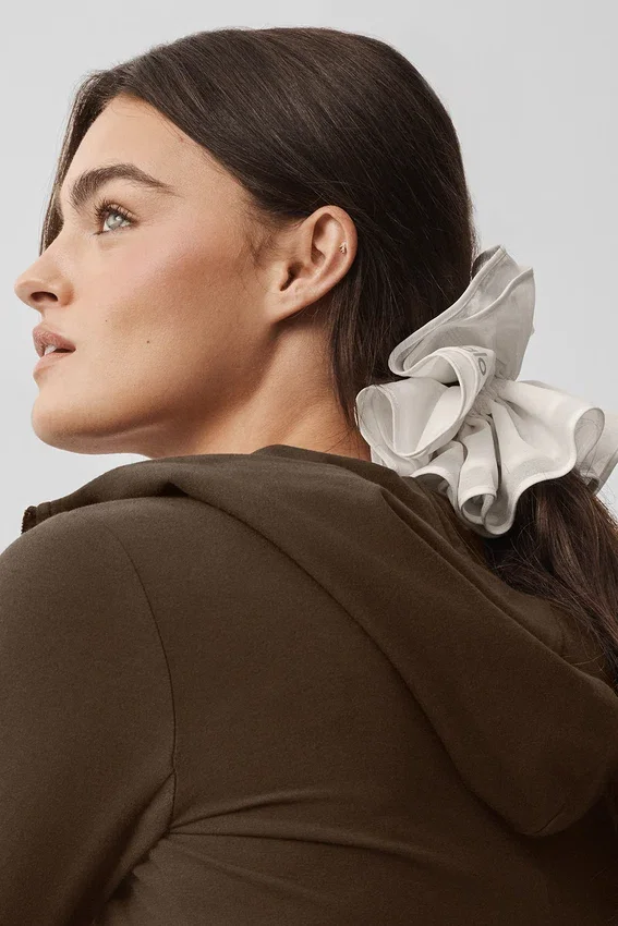 Duża gumka do włosów „Sweet Nothing” z siateczki – kolor kości słoniowej