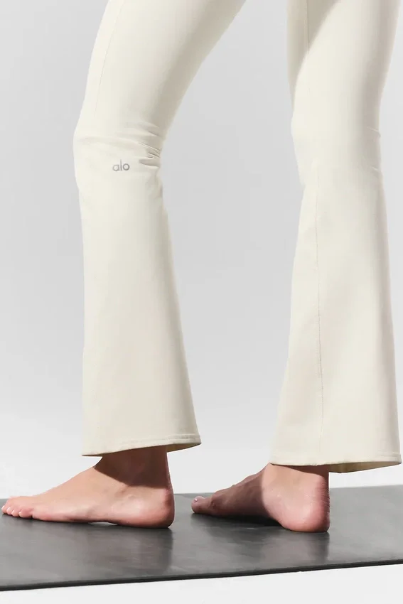 High-Waist Airbrush 7/8 Bootcut Legginsy – kolor kości słoniowej