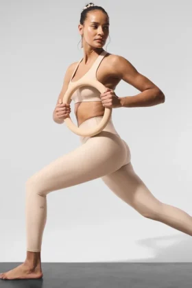 High-Waist Airlift Legging – kolor orzech makadamia