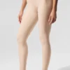 High-Waist Airlift Legging – kolor orzech makadamia