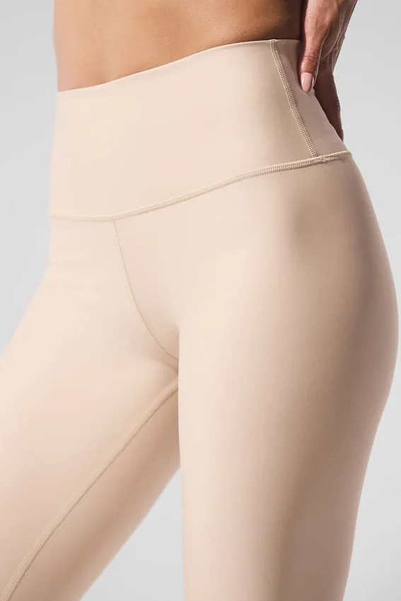 High-Waist Airlift Legging – kolor orzech makadamia