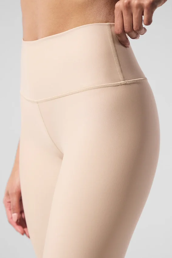 High-Waist Airlift Legging – kolor orzech makadamia
