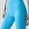 High-Waist Alosoft Capri w stylu kultowych lat 90. – błękitny