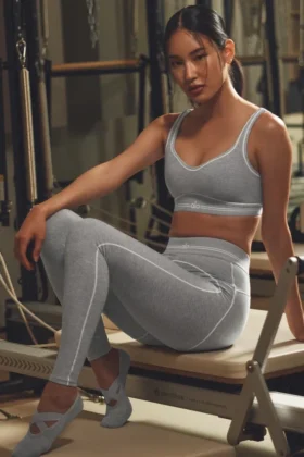 High-Waist Alosoft Legginsy z motywem serca – szary melanż sportowy/biały