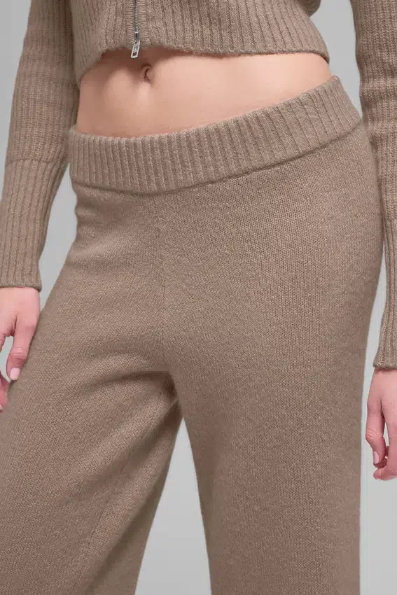 High-Waist Cashmere Wool Pants with Wide Legs from the New Class Collection – Chai Latte