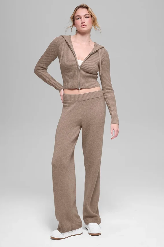 High-Waist Cashmere Wool Pants with Wide Legs from the New Class Collection – Chai Latte