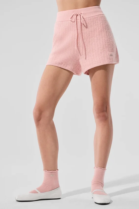 High-Waist kaszmirowe szorty o puszystej fakturze waflowej – kolor różowy kwarc