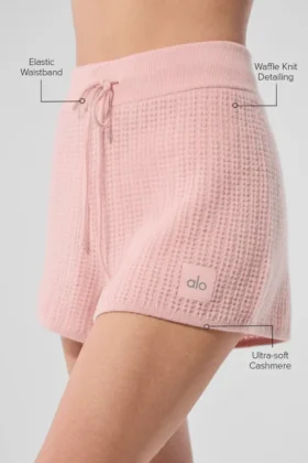 High-Waist kaszmirowe szorty o puszystej fakturze waflowej – kolor różowy kwarc