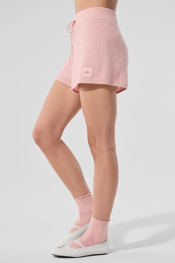 High-Waist kaszmirowe szorty o puszystej fakturze waflowej – kolor różowy kwarc