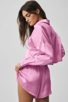 Jedwabna, lśniąca koszula z długim rękawem i guzikami, o skróconym kroju – Candy Heart Pink