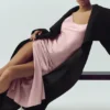 Jedwabna, lśniąca sukienka typu slip – różowy szampan