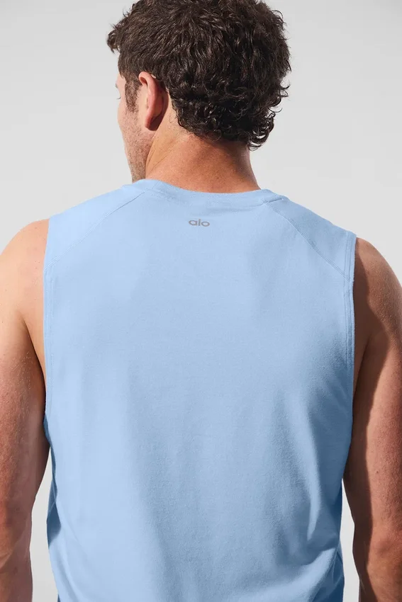 Koszulka bez rękawów Alo Vapor Muscle – kolor Seashell Blue