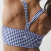 Koszulka bez rękawów z wbudowanym biustonoszem Airlift Gingham Sleek – granatowa w kratkę