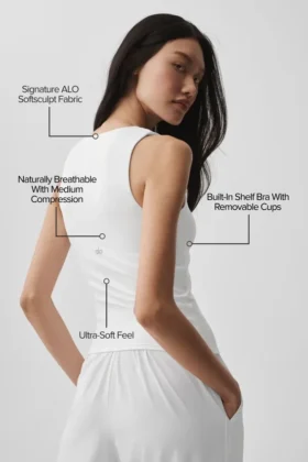 Koszulka bez rękawów z wbudowanym biustonoszem Alo Softsculpt No Nonsense – White