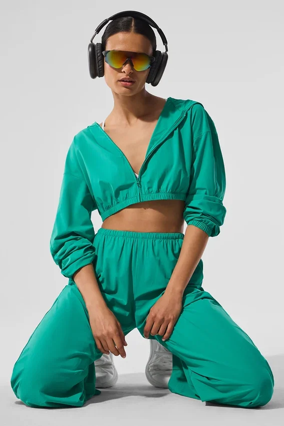 Krótka bluza z kapturem i zamkiem na całej długości „Breezy” – Spruce Green