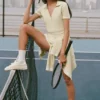 Krótka koszulka polo Tennis Club z dzianiny sweterkowej – kolor owsiany/biały