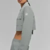 Krótka kurtka z zamkiem na całej długości „Main Character” w prążki – kolor Lunar Grey/White