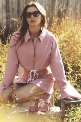 Krótka kurtka z zamkiem na całej długości z serii „Fan Favorite” – Vintage Pink