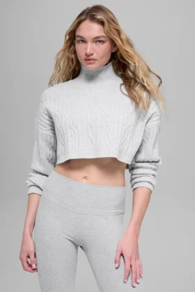 Krótki sweter z golfem i długim rękawem „Winter Bliss” o splocie warkoczowym – Athletic Heat