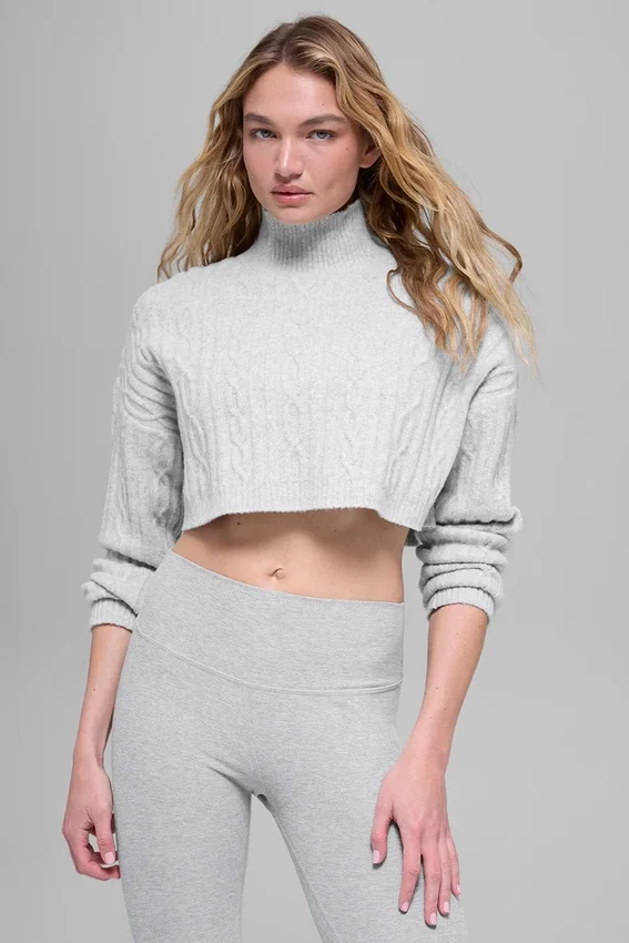Krótki sweter z golfem i długim rękawem „Winter Bliss” o splocie warkoczowym – Athletic Heat