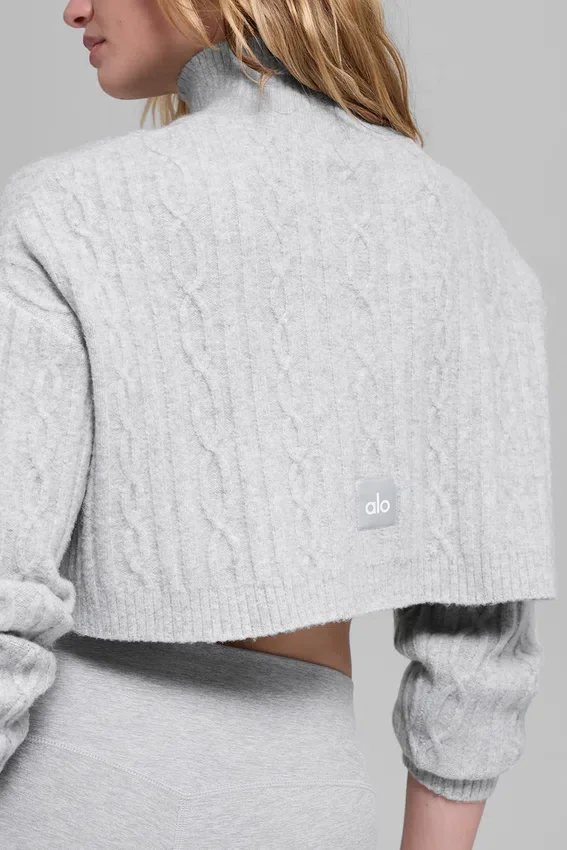 Krótki sweter z golfem i długim rękawem „Winter Bliss” o splocie warkoczowym – Athletic Heat