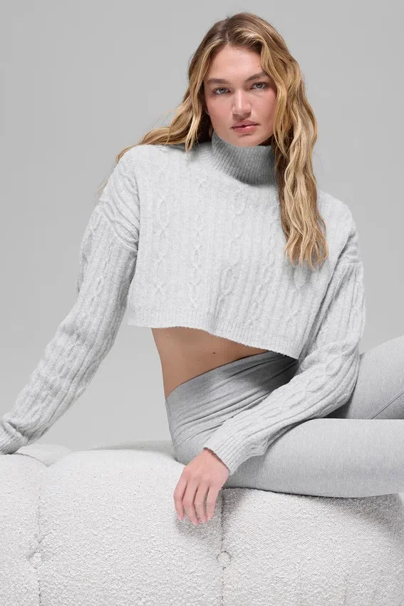 Krótki sweter z golfem i długim rękawem „Winter Bliss” o splocie warkoczowym – Athletic Heat