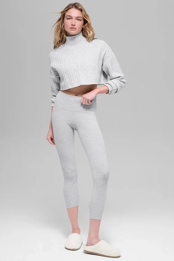Krótki sweter z golfem i długim rękawem „Winter Bliss” o splocie warkoczowym – Athletic Heat