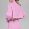 Krótki sweter z golfem i długim rękawem „Winter Bliss” w splocie warkoczowym – Candy Heart P